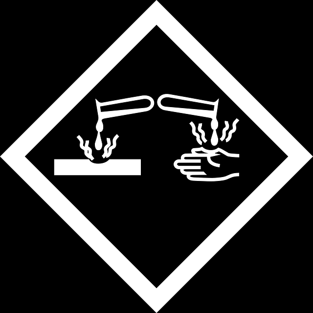 TÓXICO Substância venenosa prejudicial ao Homem, mesmo em pequenas quantidades, podendo levar à morte; Usar luvas no seu manuseamento; Lavar as mãos em caso de