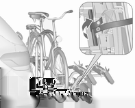 Arrumação 83 3. Prender ambas as rodas das bicicletas nos nichos previstos usando cintos de retenção. 4. Verificar que a bicicleta está bem fixa.