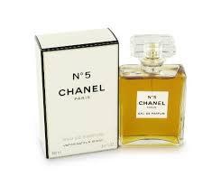 por todo mundo, o Chanel Nº 5. O nome referia-se ao seu algarismo da sorte.