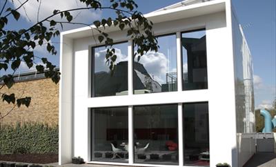PERMITE GRANDES VÃOS Cub Housing (construção modular) Watford, Reino Unido Relação Peso/Resistência A fibra de vidro é um material com excelentes