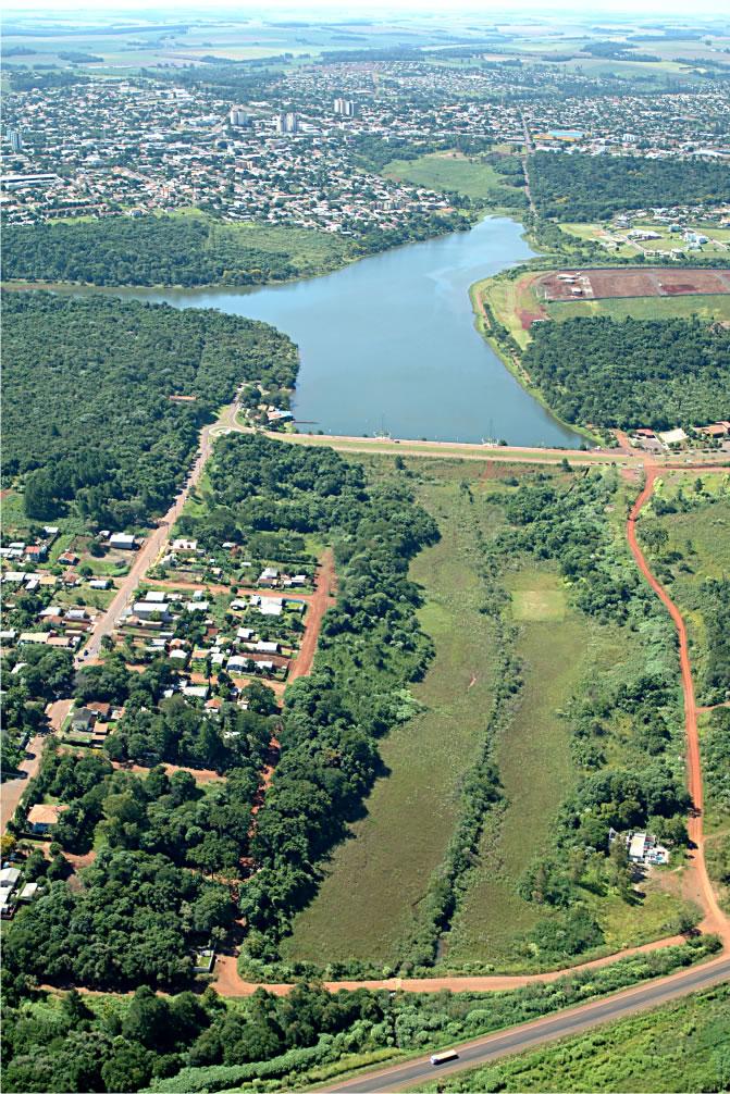 LAGOS DE BARRAGEM ARTIFICIAIS humano.