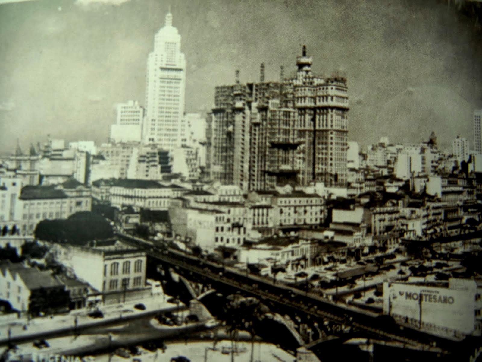 São Paulo na década de 1950 com o Edifício Martinelli em sua primeira