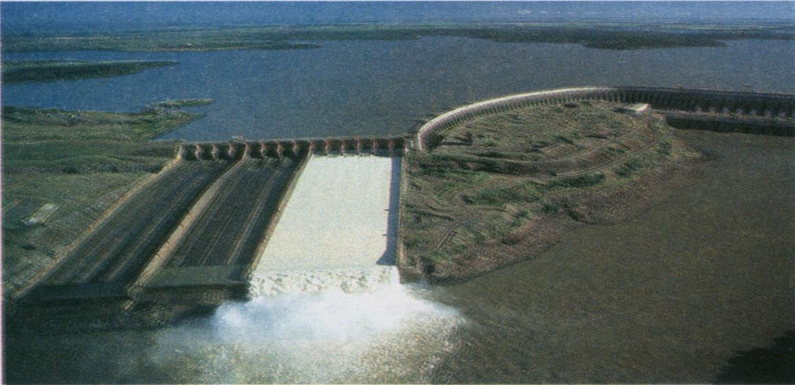 Rio Paraná - hidroeletricidade Principais usinas: Paraná: Itaipu 12.