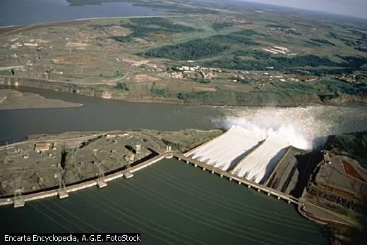 Itaipu Binacional Construída em conjunto por Brasil e Paraguai maior central hidrelétrica do mundo, com 18 turbinas