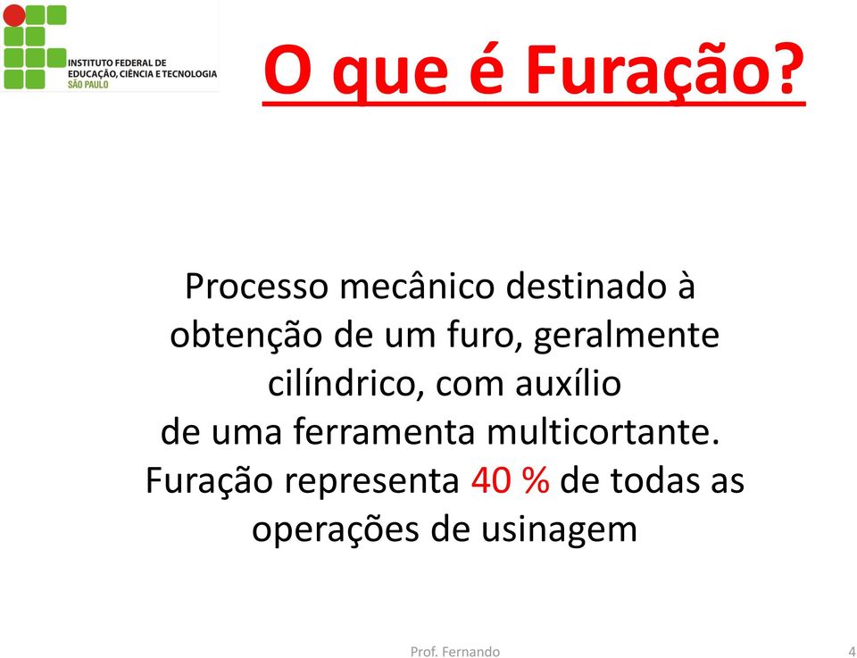 geralmente cilíndrico, com auxílio de uma ferramenta