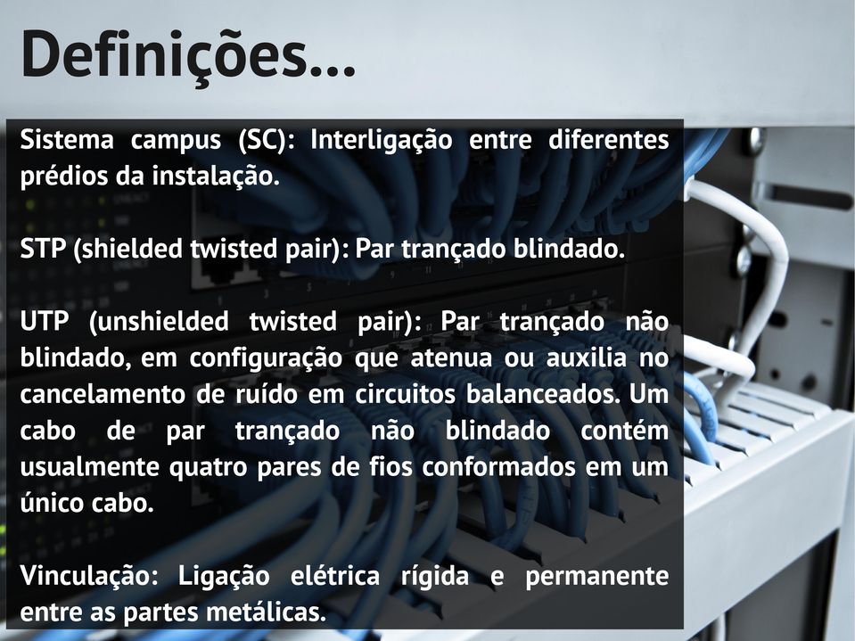 UTP (unshielded twisted pair): Par trançado não blindado, em configuração que atenua ou auxilia no cancelamento de