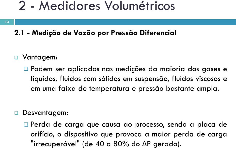 gases e líquidos, fluídos com sólidos em suspensão, fluídos viscosos e em uma faixa de temperatura e