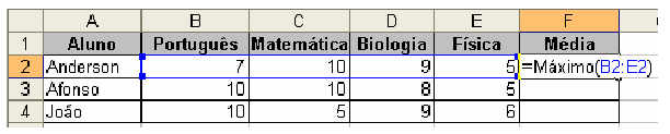 Sintaxe: =SOMA(intervalo a ser somado) Para definir um intervalo a ser somado utilize ; (ponto e vírgula) ou : (dois pontos) Dois pontos representa um intervalo seguido Ex.