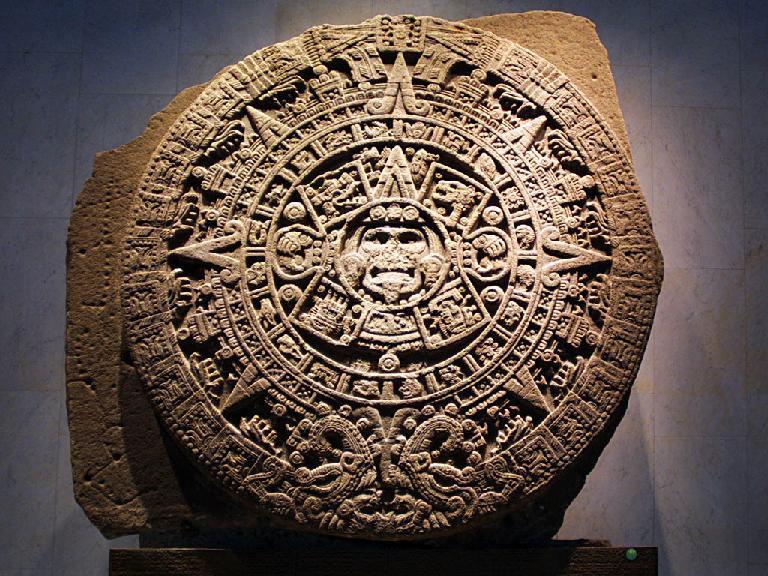 México 900 d.c. Chichen Itza é uma cidade arqueológica localizada no estado mexicano de Lucatã que funcionou como centro político e econômico da civilização maia.