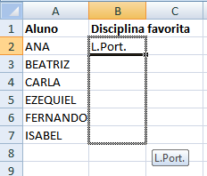 Claro que será muito mais simples visualizar a alteração da largura da coluna: 1. Posiciona o apontador do rato entre as colunas B e C, por exemplo, coma forma visualizada na imagem seguinte: 2.