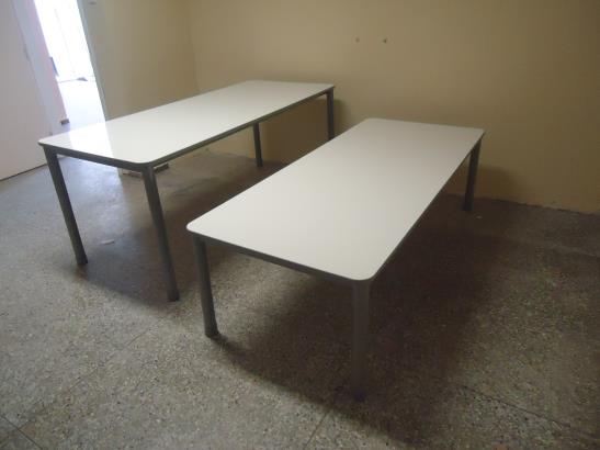 Mesa para refeitório para faixa etária de 07 a 14 e de 03 a 06 anos. Estrutura tubular com pintura homogênea e livre de arestas vivas. Acabamento do tampo em laminado melamínico brilhante.