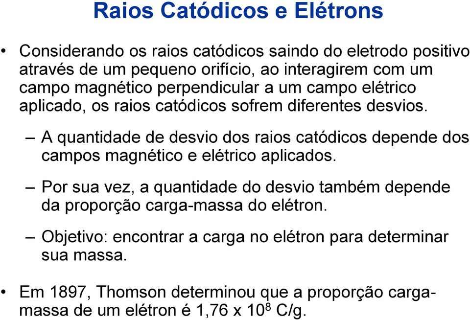 A quantidade de desvio dos raios catódicos depende dos campos magnético e elétrico aplicados.