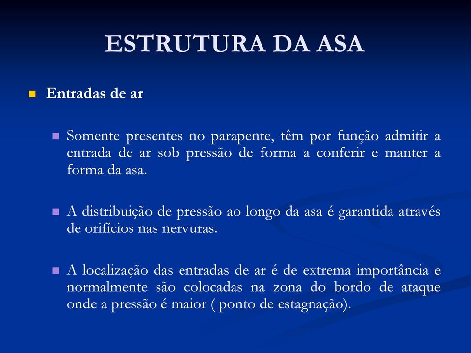 A distribuição de pressão ao longo da asa é garantida através de orifícios nas nervuras.