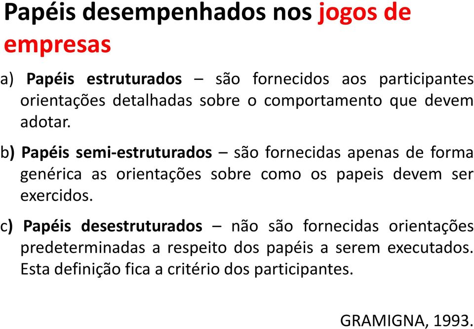 b) Papéis semi-estruturados são fornecidas apenas de forma genérica as orientações sobre como os papeis devem ser