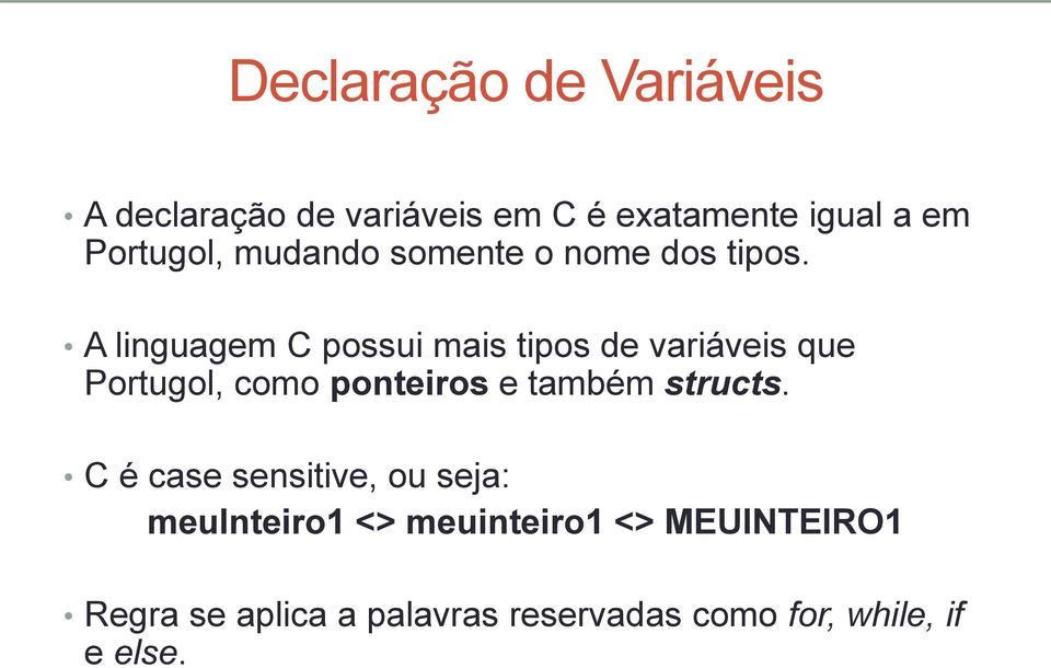 A linguagem C possui mais tipos de variáveis que Portugol, como ponteiros e também