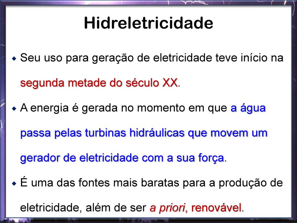 A energia é gerada no momento em que a água passa pelas turbinas hidráulicas que