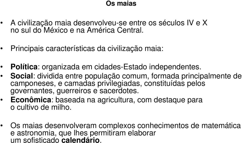 Social: dividida entre população comum, formada principalmente de camponeses, e camadas privilegiadas, constituídas pelos governantes,