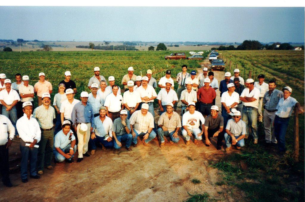 Introdução de cultivares californianas de tomate industrial no estado de São Paulo, década de 1990 Apresentação da série de híbridos AP da ASGROW em Guararapes no dia 28 de
