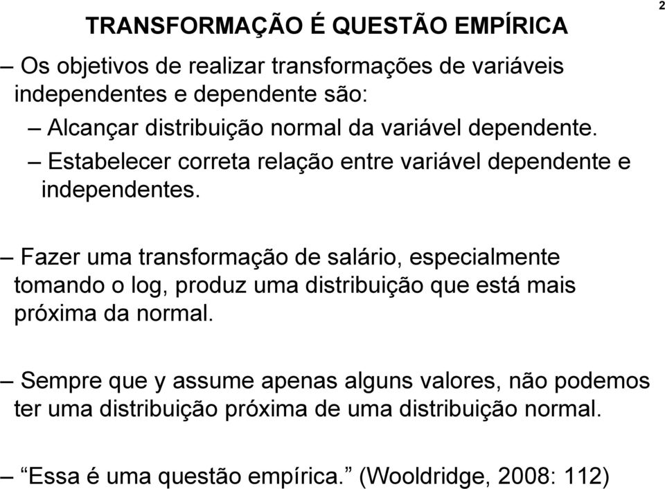 Fazer uma transformação de salário, especialmente tomando o log, produz uma distribuição que está mais próxima da normal.