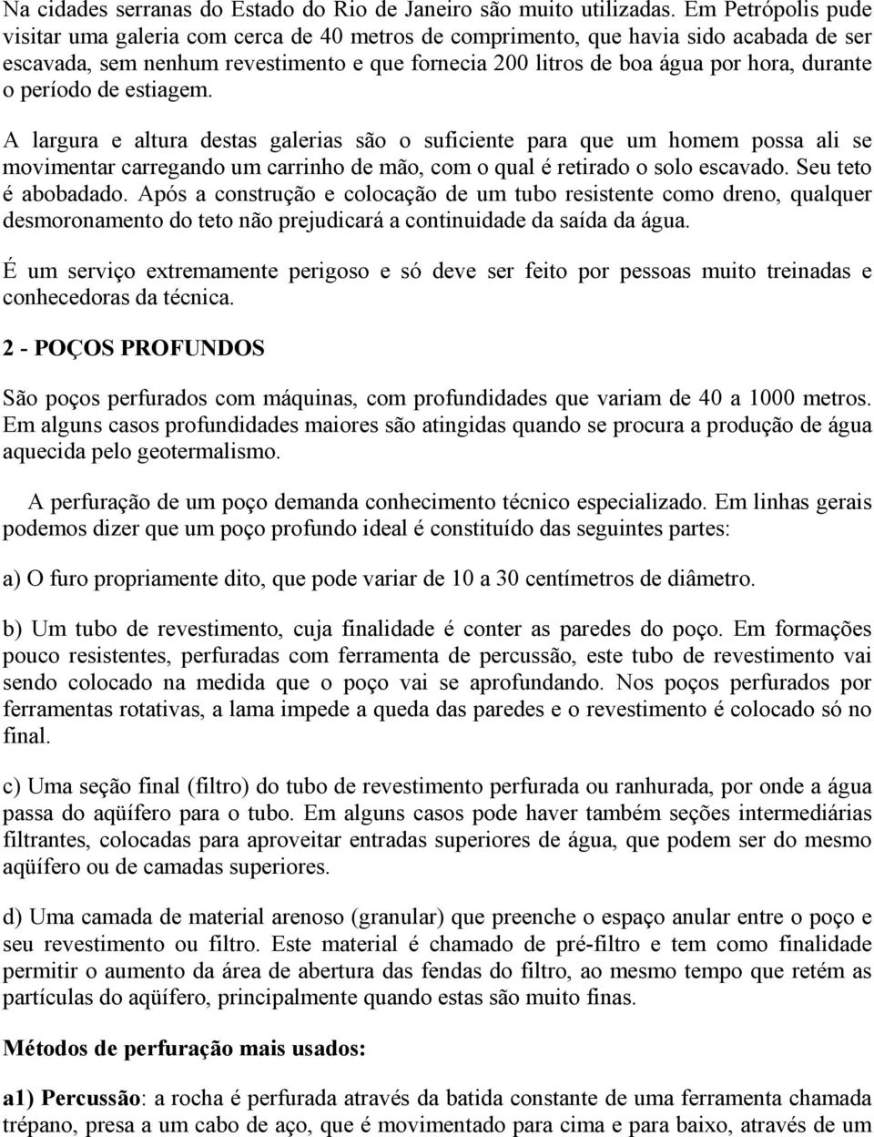 período de estiagem. A largura e altura destas galerias são o suficiente para que um homem possa ali se movimentar carregando um carrinho de mão, com o qual é retirado o solo escavado.