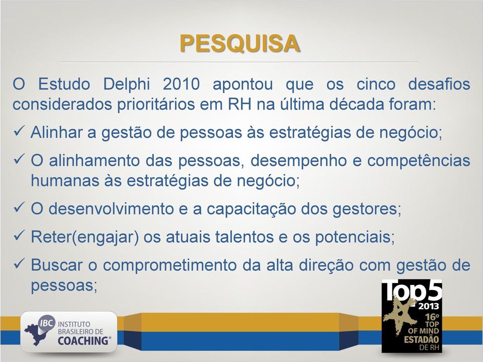 desempenho e competências humanas às estratégias de negócio; O desenvolvimento e a capacitação dos