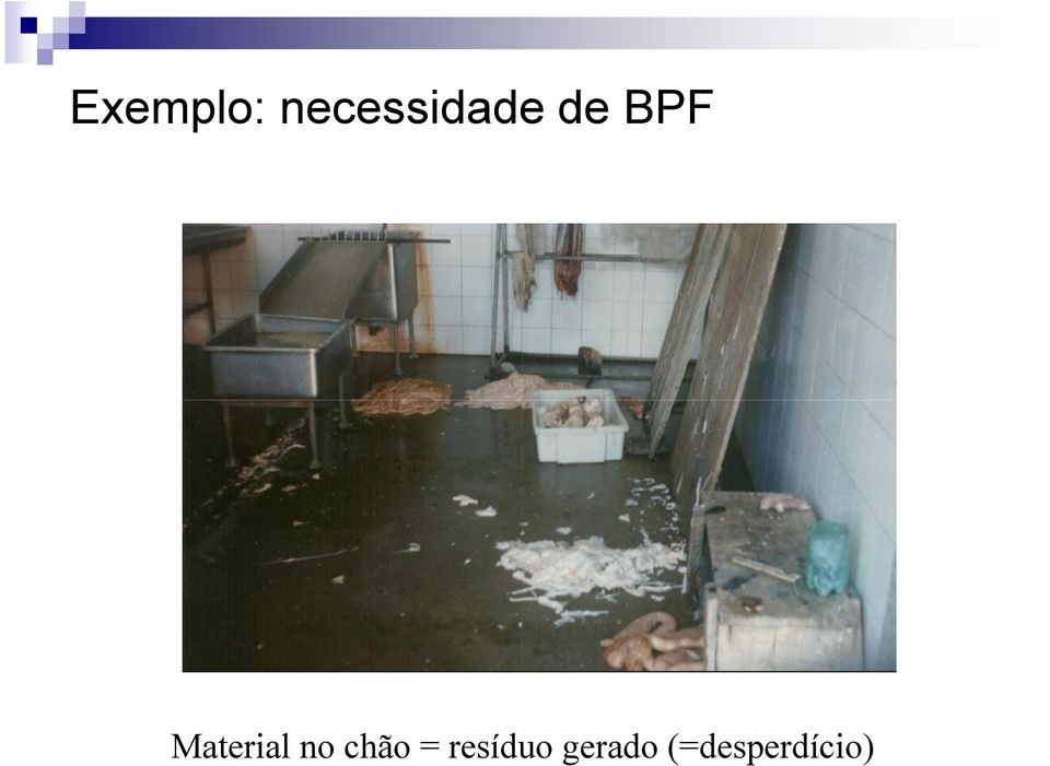 Material no chão =