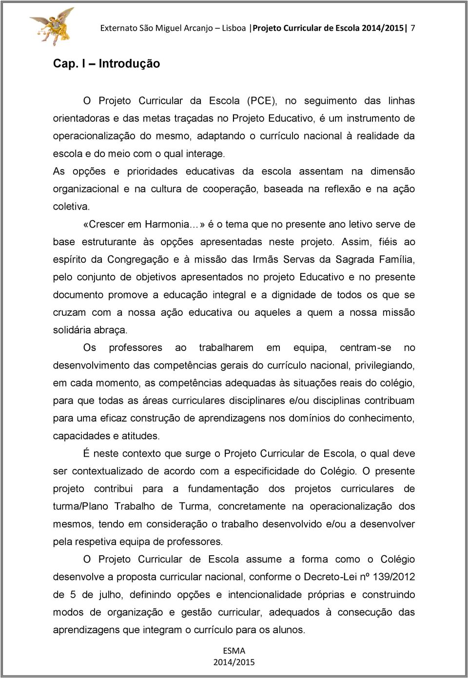 currículo nacional à realidade da escola e do meio com o qual interage.