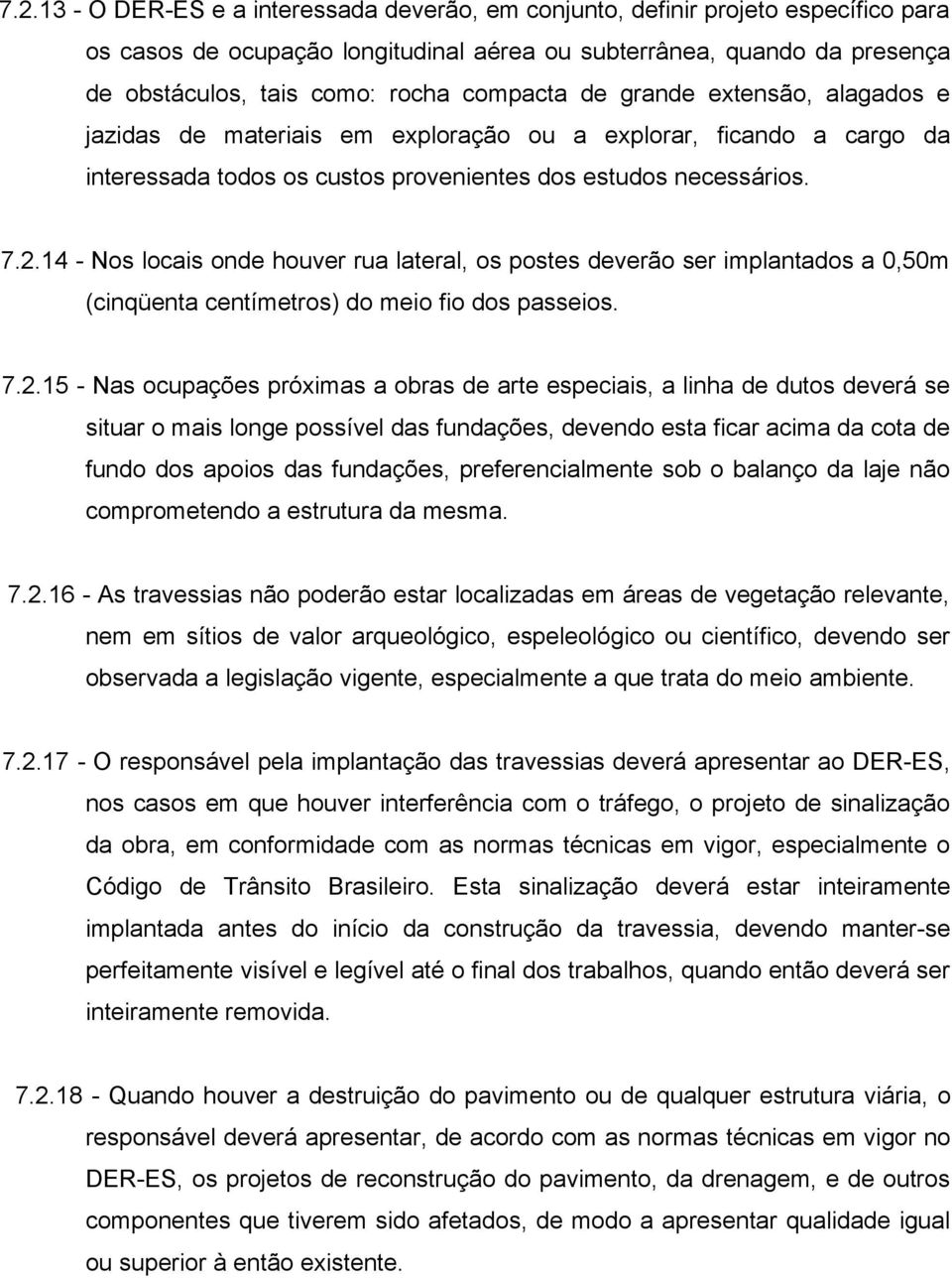 14 - Nos locais onde houver rua lateral, os postes deverão ser implantados a 0,50m (cinqüenta centímetros) do meio fio dos passeios. 7.2.