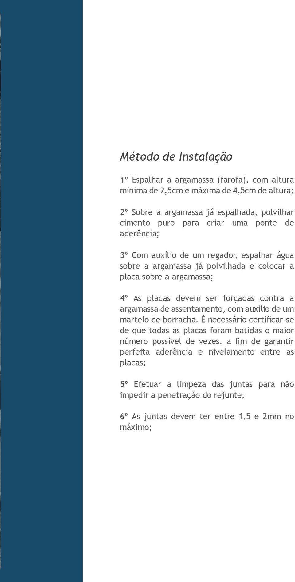 contra a argamassa de assentamento, com auxílio de um martelo de borracha.