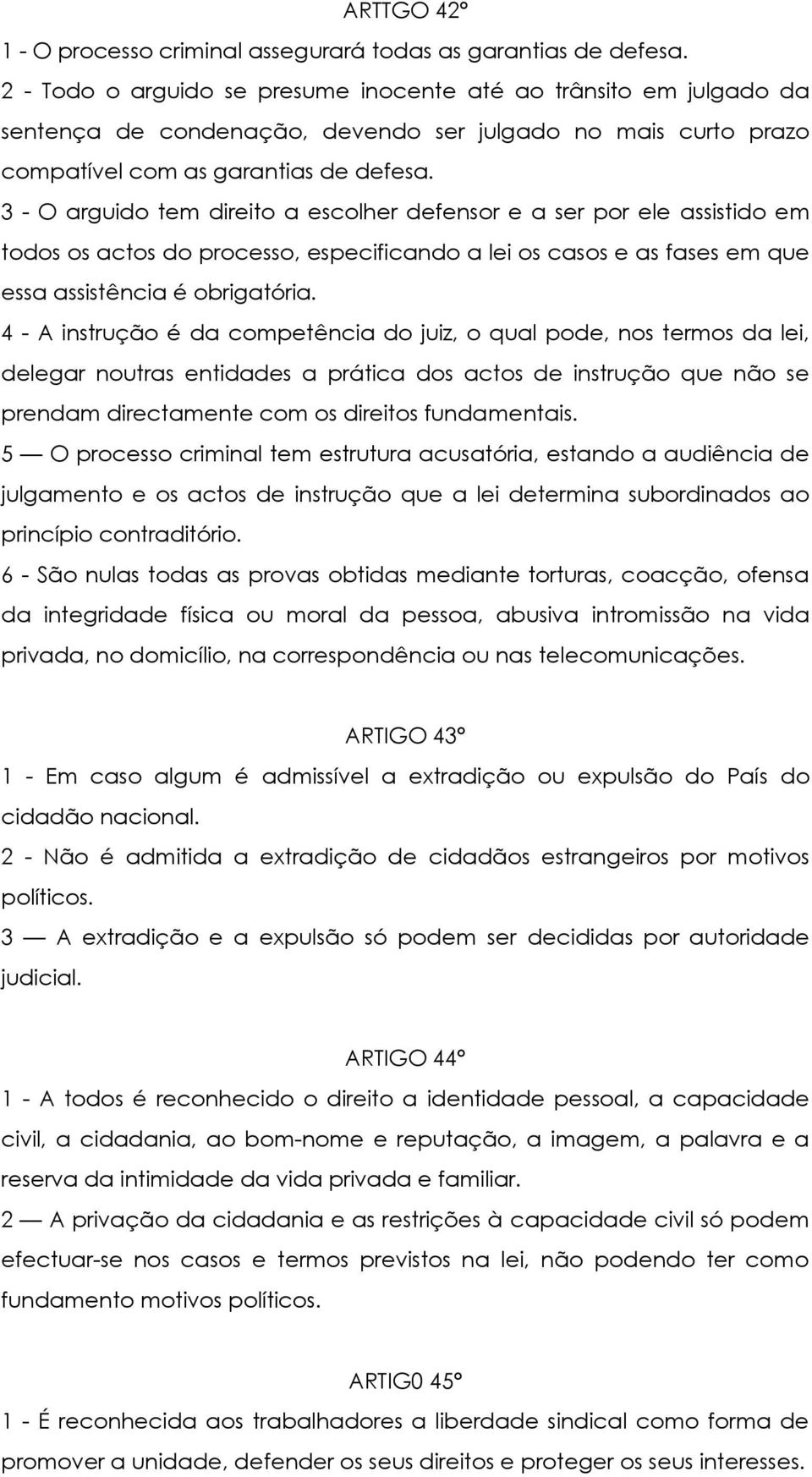 3 - O arguido tem direito a escolher defensor e a ser por ele assistido em todos os actos do processo, especificando a lei os casos e as fases em que essa assistência é obrigatória.