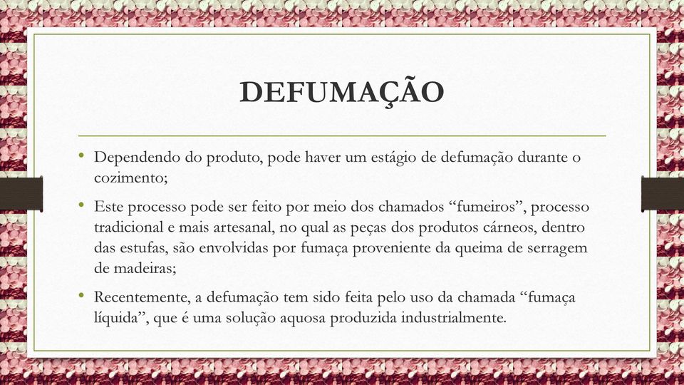 cárneos, dentro das estufas, são envolvidas por fumaça proveniente da queima de serragem de madeiras;