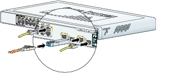 Posicione o suporte de montagem e fixe o parafuso na lateral do switch, fazendo um ângulo de 90 graus, como mostra a ilustração de montagem do rack. Aperte o parafuso com uma chave de fenda.