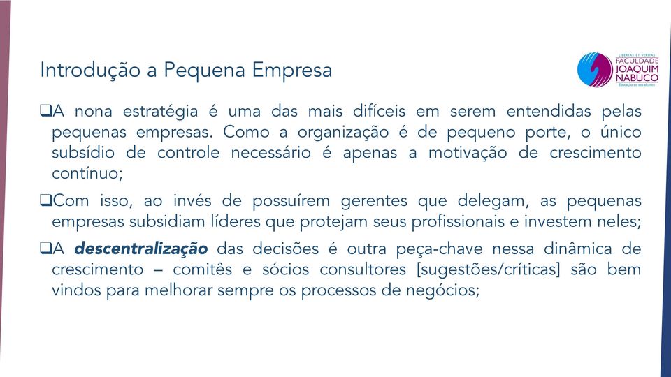 ao invés de possuírem gerentes que delegam, as pequenas empresas subsidiam líderes que protejam seus profissionais e investem neles; A