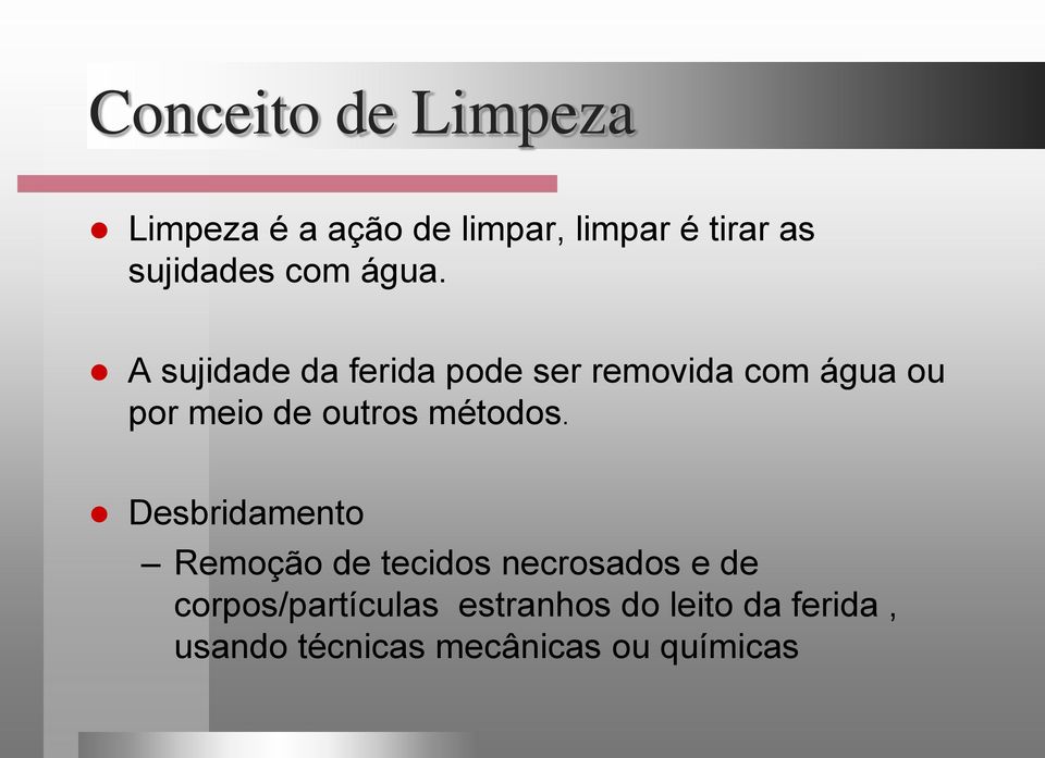 A sujidade da ferida pode ser removida com água ou por meio de outros