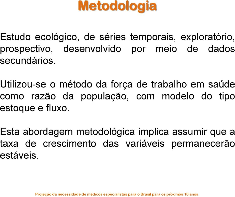 Utilizou-se o método da força de trabalho em saúde como razão da população, com