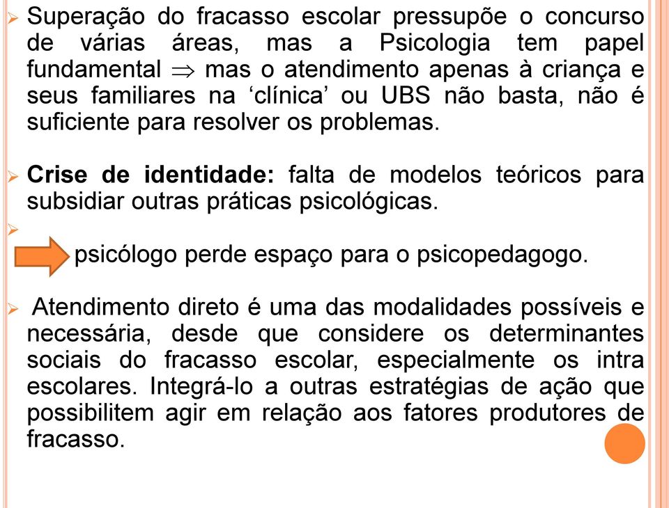 Crise de identidade: falta de modelos teóricos para subsidiar outras práticas psicológicas. psicólogo perde espaço para o psicopedagogo.