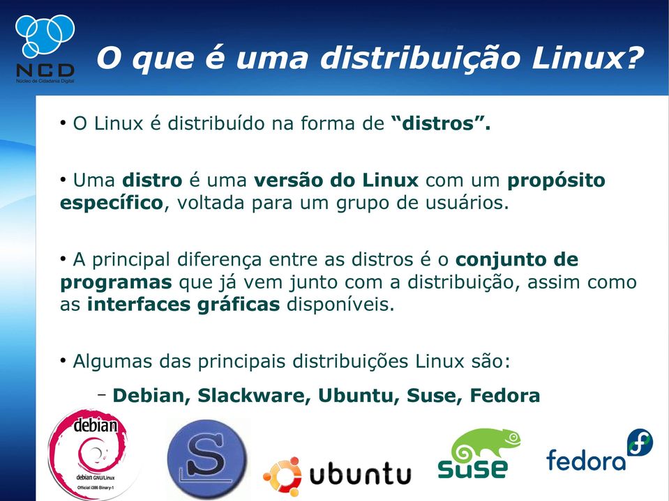 A principal diferença entre as distros é o conjunto de programas que já vem junto com a distribuição,