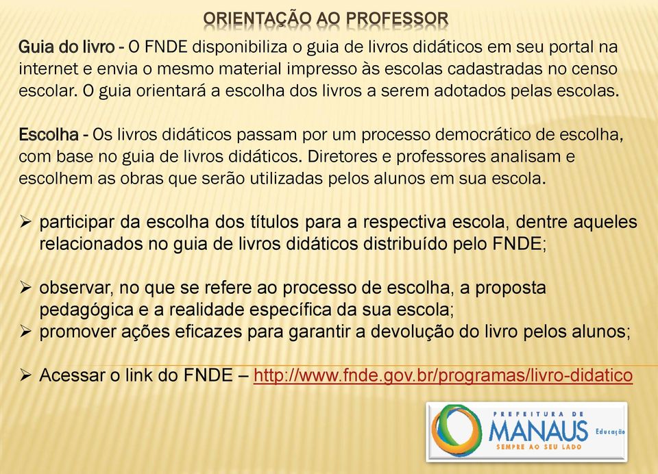 Diretores e professores analisam e escolhem as obras que serão utilizadas pelos alunos em sua escola.