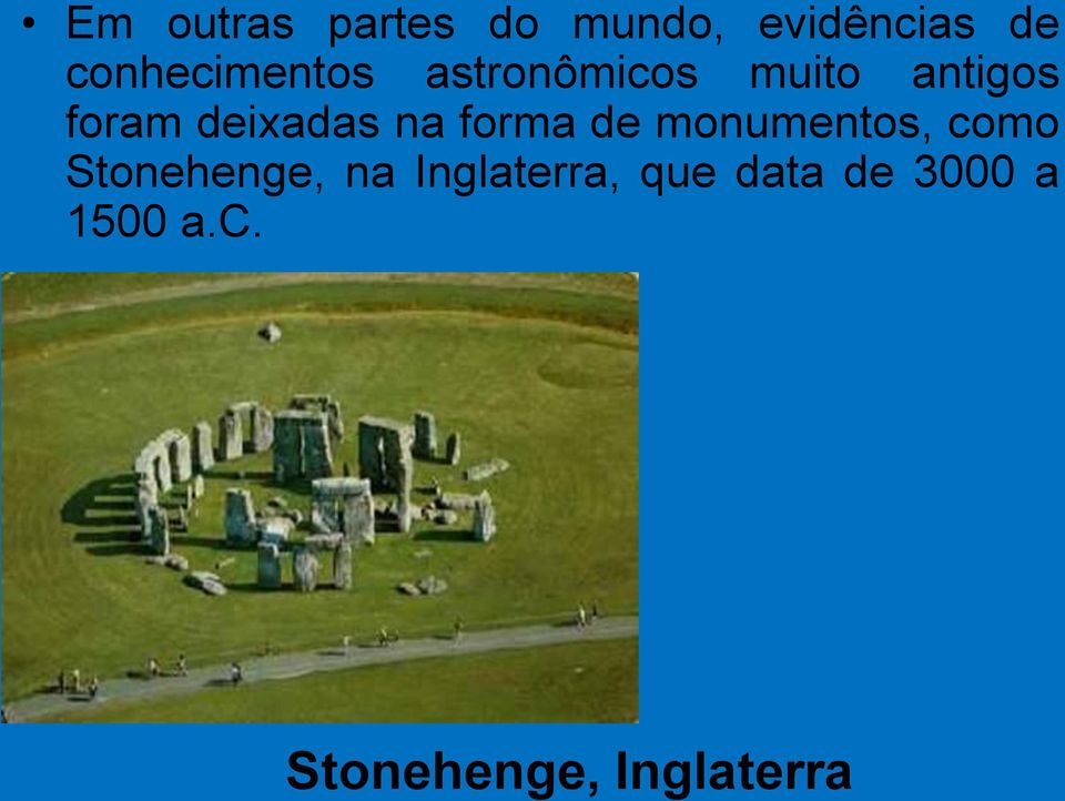 deixadas na forma de monumentos, como Stonehenge,