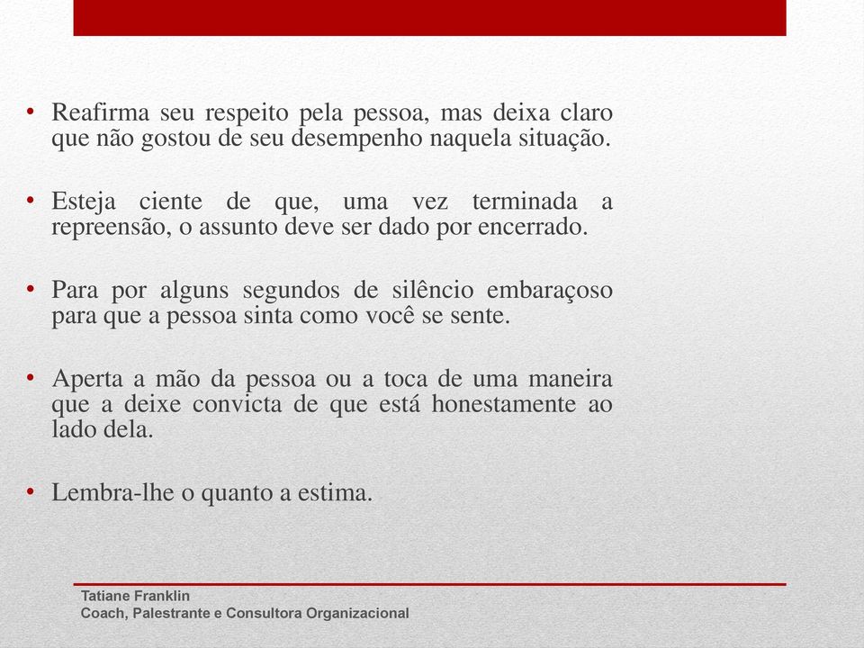 Para por alguns segundos de silêncio embaraçoso para que a pessoa sinta como você se sente.