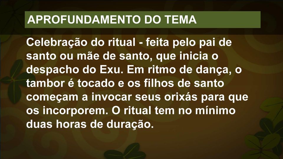 Em ritmo de dança, o tambor é tocado e os filhos de santo