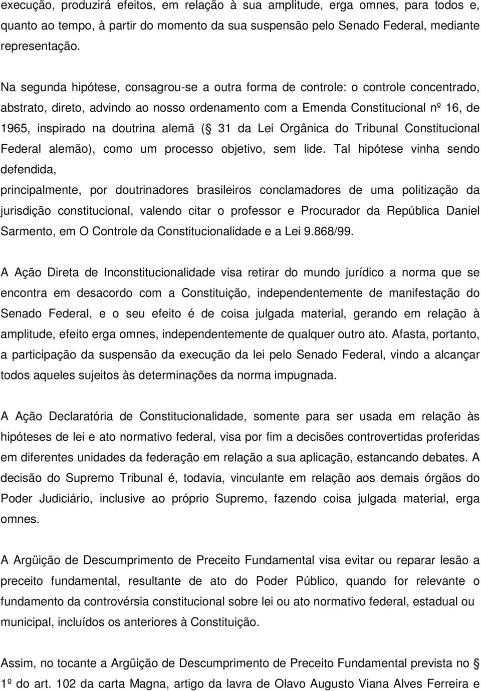 alemã ( 31 da Lei Orgânica do Tribunal Constitucional Federal alemão), como um processo objetivo, sem lide.