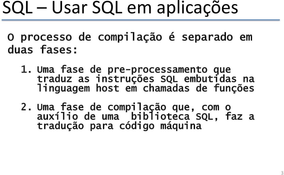 Uma fase de pre-processamento que traduz as instruções SQL embutidas na