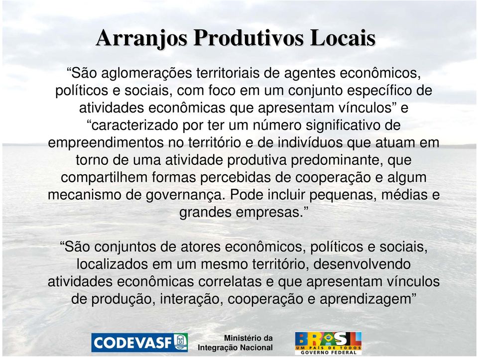 predominante, que compartilhem formas percebidas de cooperação e algum mecanismo de governança. Pode incluir pequenas, médias e grandes empresas.