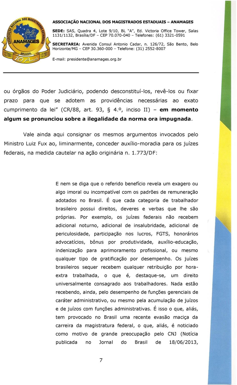 Vale ainda aqui consignar os mesmos argumentos invocados pelo Ministro Luiz Fux ao, liminarmente, conceder auxílio-moradia para os juízes federais, na medida cautelar na ação originária n. 1.