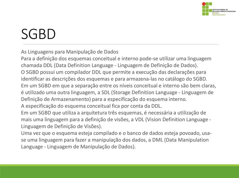 Em um SGBD em que a separação entre os níveis conceitual e interno são bem claras, é utilizado uma outra linguagem, a SDL (Storage Definition Language - Linguagem de Definição de Armazenamento) para