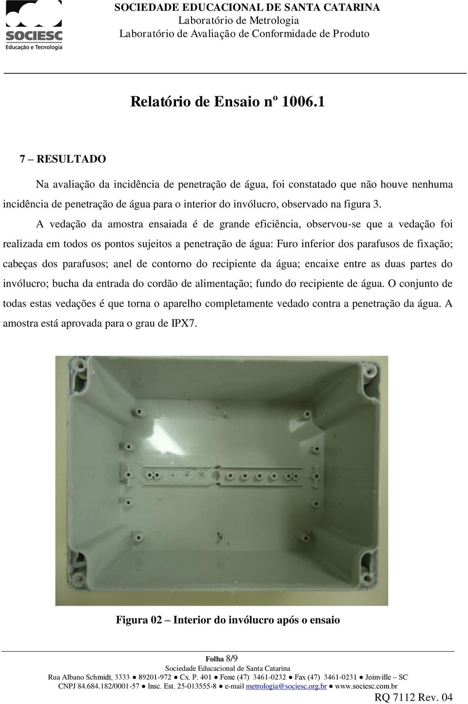 cabeças dos parafusos; anel de contorno do recipiente da água; encaixe entre as duas partes do invólucro; bucha da entrada do cordão de alimentação; fundo do recipiente de água.