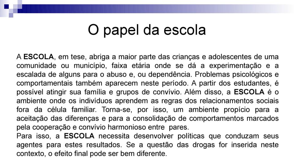 Além disso, a ESCOLA é o ambiete ode os idivíduos apredem as regras dos relacioametos sociais fora da célula familiar.