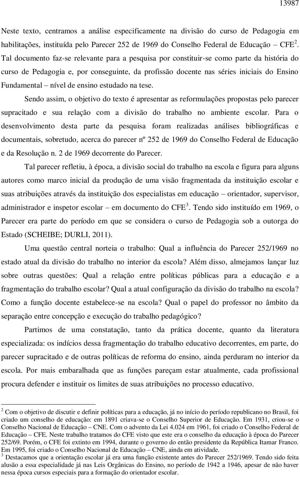 de ensino estudado na tese. Sendo assim, o objetivo do texto é apresentar as reformulações propostas pelo parecer supracitado e sua relação com a divisão do trabalho no ambiente escolar.