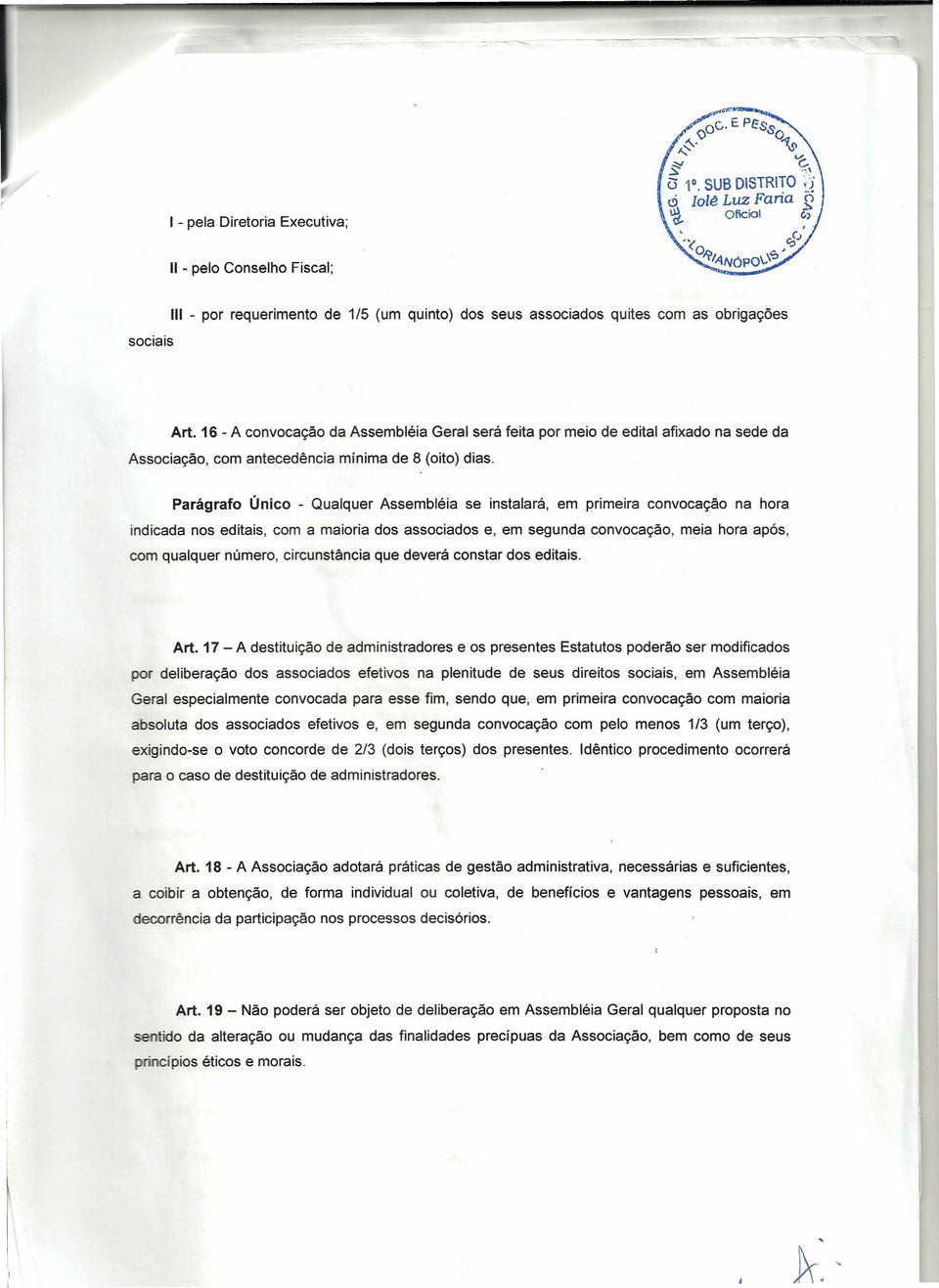 Parágrafo Único - Qualquer Assembléia se instalará, em primeira convocação na hora indicada nos editais, com a maioria dos associados e, em segunda convocação, meia hora após, com qualquer número,